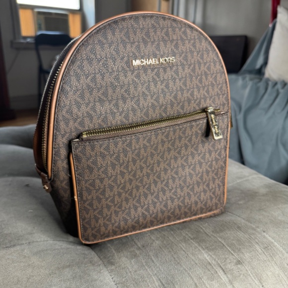 Genuine Michael Kors backpack - Picture 2 of 8